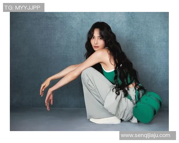 足坛巨星女友写真集锦展现甜蜜瞬间与时尚风采