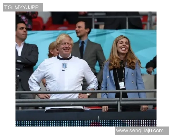 帅气足球球星风采：这些球员不仅技术出众，颜值也同样引人注目