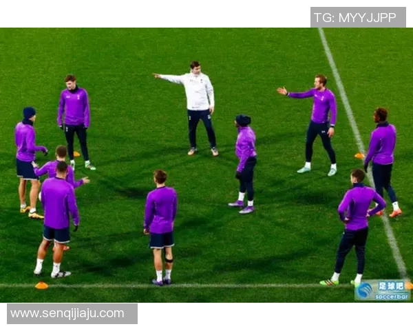 绿茵巨星同框定格激情时刻记录足球魅力瞬间 绿茵巨星同框定格激情时刻记录足球魅力瞬间